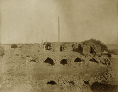 Monolith near the Last'. Ruins near Delhi, identified by the original caption as 'Monolith near the