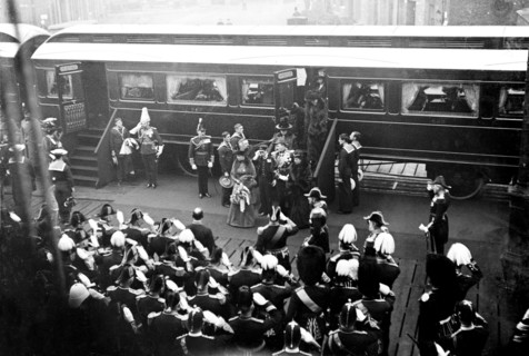 Royal entourage at Portsmouth. King George V and Queen Mary arrive at Portsmouth station on the