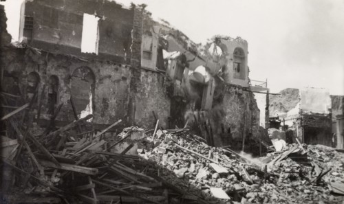 Aftermath of Arab riots in Aden, 1947. A building reduced to rubble in the Jewish quarter of Aden,