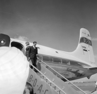 Arrival of Aga Khan IV. Aga Khan IV, Prince Karim Al Husseni, disembarks from a plane at a Kenyan