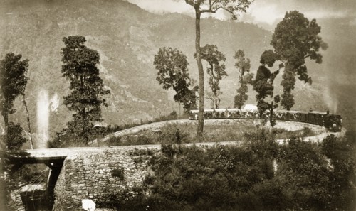 Agony Point'. Agony' Point', a tight loop of railway line located near Tindharia on the Darjeeling