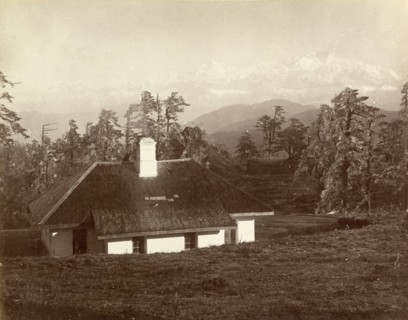 Dak bungalow overlooking Kanchenjunga . A dak bungalow (traveller's rest house) near Darjeeling