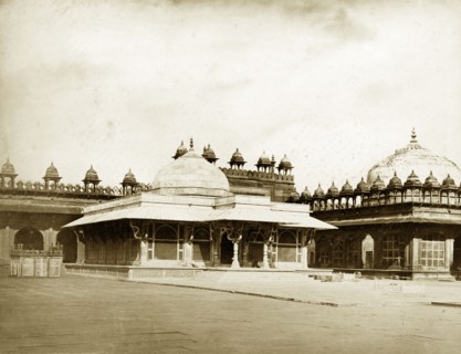 Salim Chisti's tomb. View across an open courtyard of Salim Chisti's tomb, built in 1570 during the