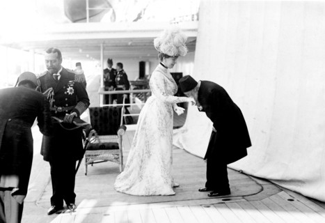 Kiamil Pasha and Queen Mary. Kiamil Pasha, ex-Grand Vizier of the Ottoman Empire, bids farewell to