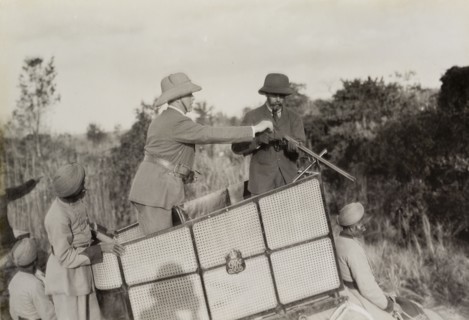 Assisting King George V. A royal aide assists King George V (r.1910-36) to load his rifle during a