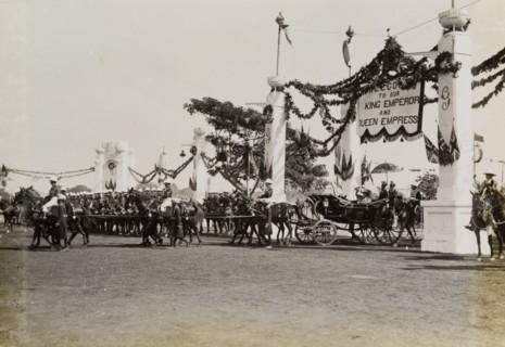 King George V leaves Calcutta. King George V (r.1910-36) and Queen Mary leave Kolkata in a