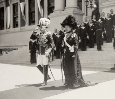 Duke and Duchess of Connaught at Cape Town. The Duke and Duchess of Connaught leave Cape Town's