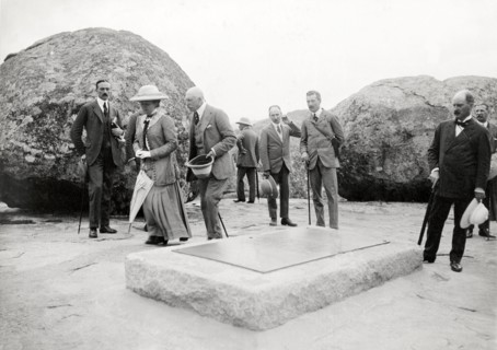 Visiting the grave of Cecil Rhodes. The Duke and Duchess of Connaught visit the grave of Cecil