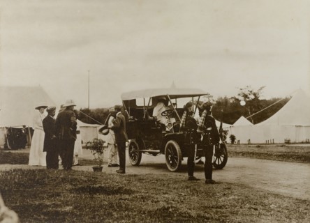 Lord Minto arrives at Kharapur. The Maharajah of Mysore (Krishna Raja Wadiyar IV, 1884-1940)