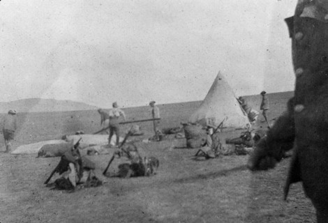Practicing with dummy guns, Transvaal. British Army officers practice their offences with dummy