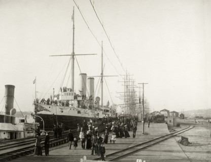 RMS Australia at Fremantle. RMS Australia is welcomed by crowds shortly after arriving in Fremantle