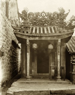 Ornate entrance to a Hong Kong Joss house. An ornate, pagoda-style roof, adorned with religious