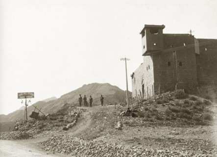 Frontier Constabulary post at Kohat Pass. Four armed policeman of the Frontier Constabulary guard a