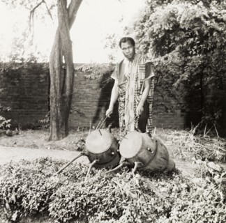 Asante man with atumpan drums. An Asante (Ashanti) man poses with a pair of ceremonial atumpan