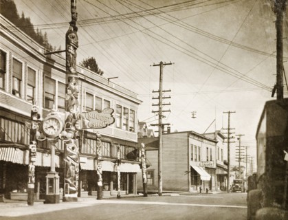 The Nugget Shop, Juneau. View of 'The Nugget Shop' on South Franklin Street, a curios shop owned by