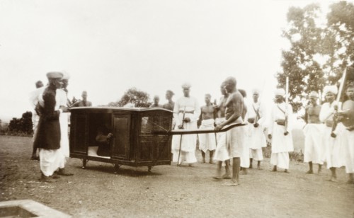 The Tirumalpad of Nilambur arriving by palanquin. The senior Tirumalpad of Nilambur arrives in a