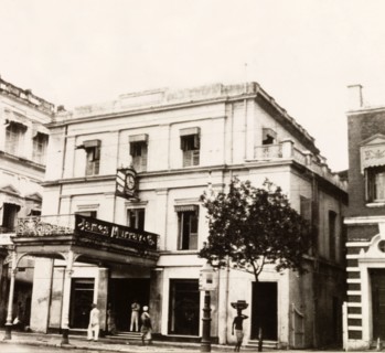 James Murray & Co.' in Old Court House Street. The facade of 'James Murray & Co.', located on Old