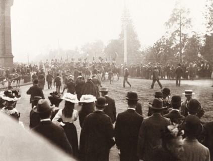 Departure of the Earl of Hopetoun. Crowds of people line the streets to watch the departure of the