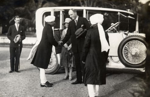 Lord Irwin arriving at Prime Minister of Indore's palace. Lord Irwin, Viceroy of India, is greeted