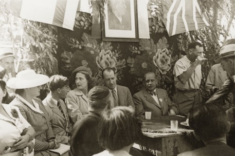 Opening of the Benes Garden in Gan Yavne. William Ryder McGeagh (centre), District Commissioner in