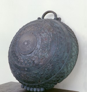 Ceremonial wine bowl