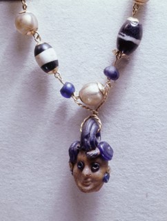 Necklace made of gold and lapis lazuli