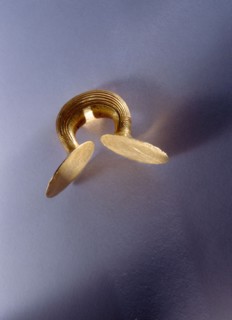 Bow shaped gold dress fastening