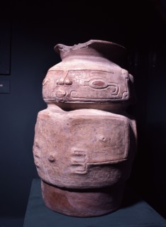 Anthropomorphic funerary urn