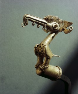 Gold piece in the form of a spoon billed water bird