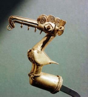 Gold piece in the form of a spoon billed water bird