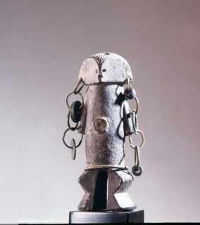 Yanda figure, incorporating protective power in the mani society, for use against illness, to promote fertility or success in hunting