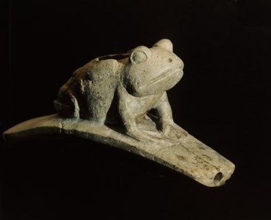 Platform effigy pipe