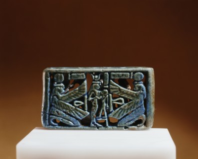 The reverse of a blue faience spacer bead