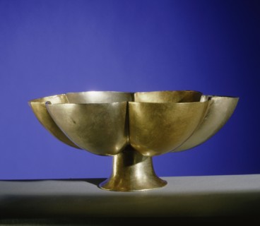 Stemmed drinking bowl in the shape of a lotus flower, the petals made alternately of gold and electrum