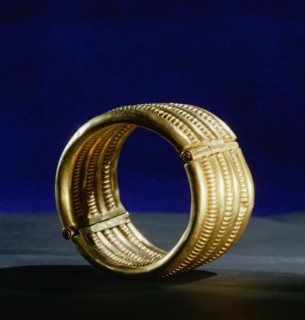 Gold bracelet from the tomb of Psusennes I, one of 22 bracelets found on the kings arms
