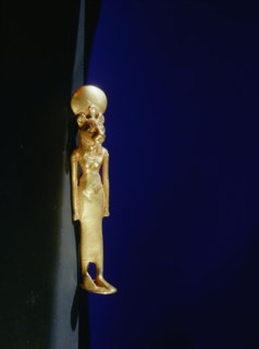 Gold pendant from the tomb of Wen  Djeba En Djed, senior official of Psusennes I