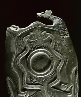 The upper part of the obverse of the Two Dogs Palette