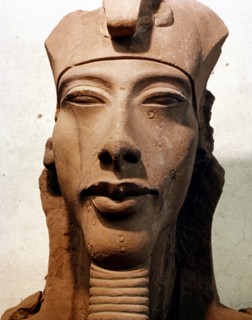 A colossal head of Amenhotep IV ( Akhenaton ) in the Double Crown