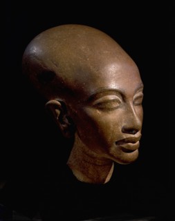 A head of a daughter of Akhenaton