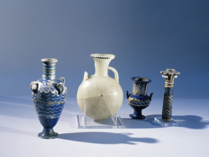 Cosmetic vessels