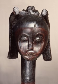 These heads, known as Bieri, were attached to bark boxes containing the skulls and bones of ancestors, both to guard the relics and as a focus for prayers, complaints and sacrifices