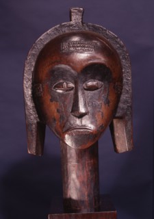 These heads, known as Bieri, were attached to bark boxes containing the skulls and bones of ancestors, both to guard the relics and as a focus for prayers, complaints and sacrifices