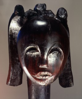 These heads, known as Bieri, were attached to bark boxes containing the skulls and bones of ancestors, both to guard the relics and as a focus for prayers, complaints and sacrifices