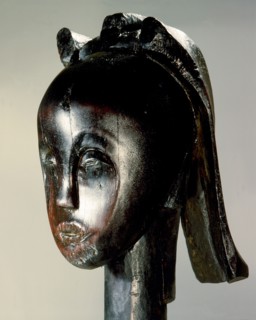 These heads, known as Bieri, were attached to bark boxes containing the skulls and bones of ancestors, both to guard the relics and as a focus for prayers, complaints and sacrifices