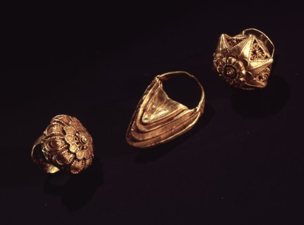 Three gold finger rings
