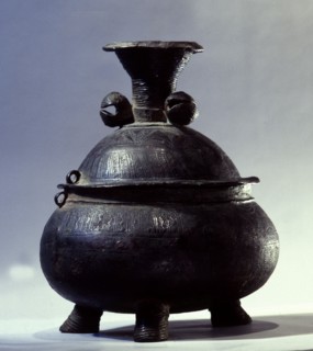 A kuduo, a brass container used for valuables and possibly gold dust