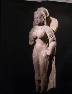 Statue of a goddess, possibly Parvati, standing in samapada (literally without bending)