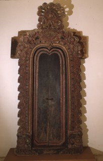 In the nineteenth century richly carved and gilded doors were a feature of royal compounds in northern Bali, echoing the forms of temple decoration