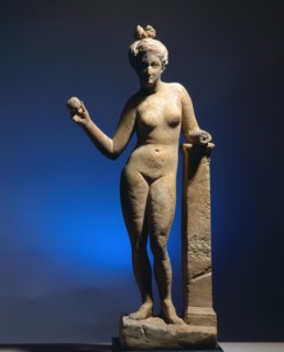 Statuette of Aphrodite holding an apple