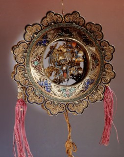Bridal jewel with a design of a phoenix on one side and a Chi lin (unicorn) on the other